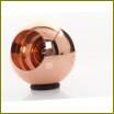 Sur la photo : le luminaire de sol Copper Shade de Tom Dixon